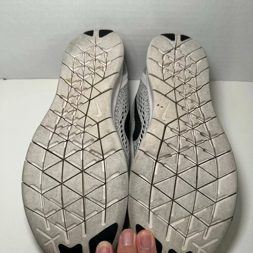 Nike Free RN Shoe Gray